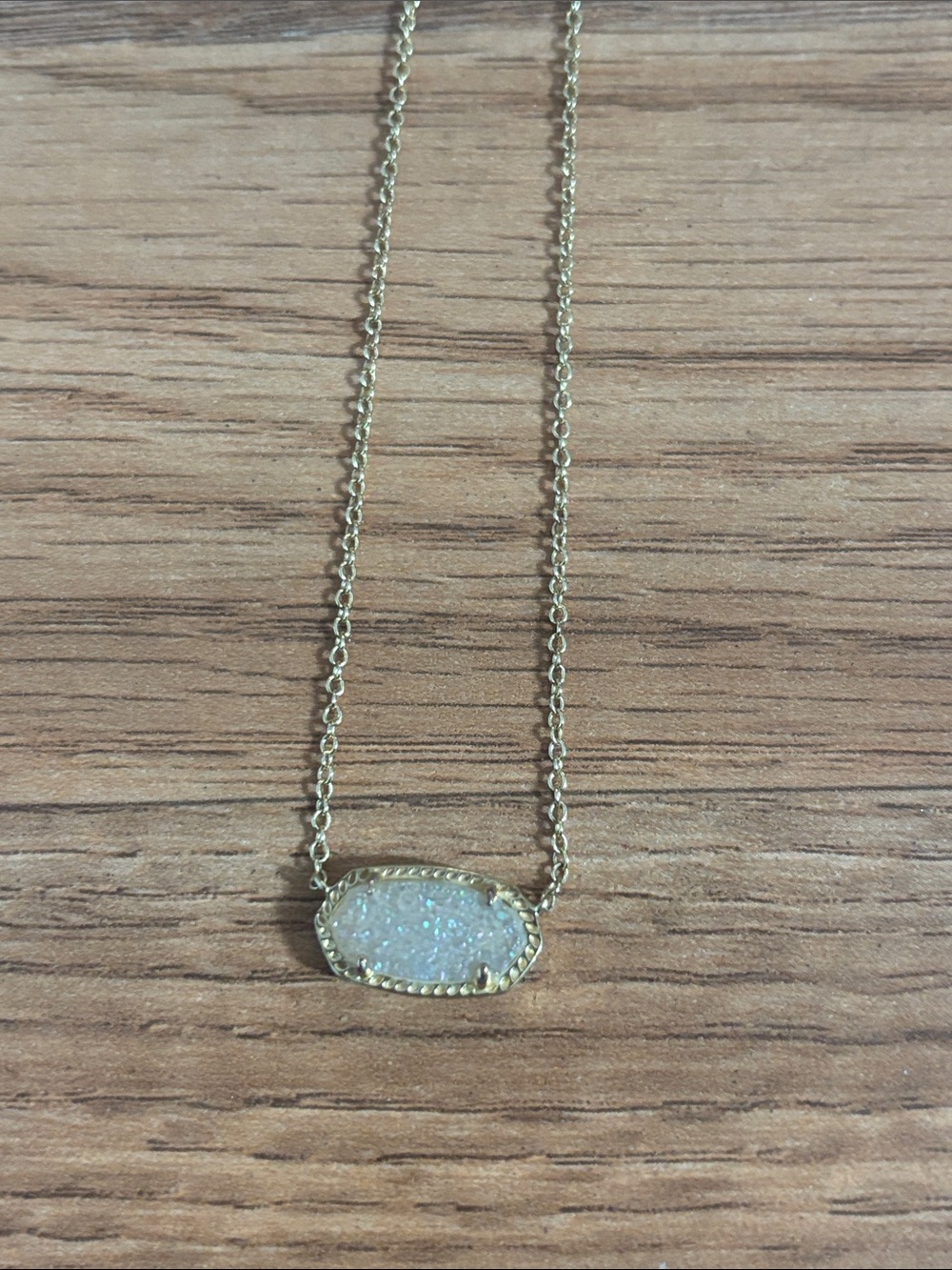 iridescent gold kendra scott necklace!